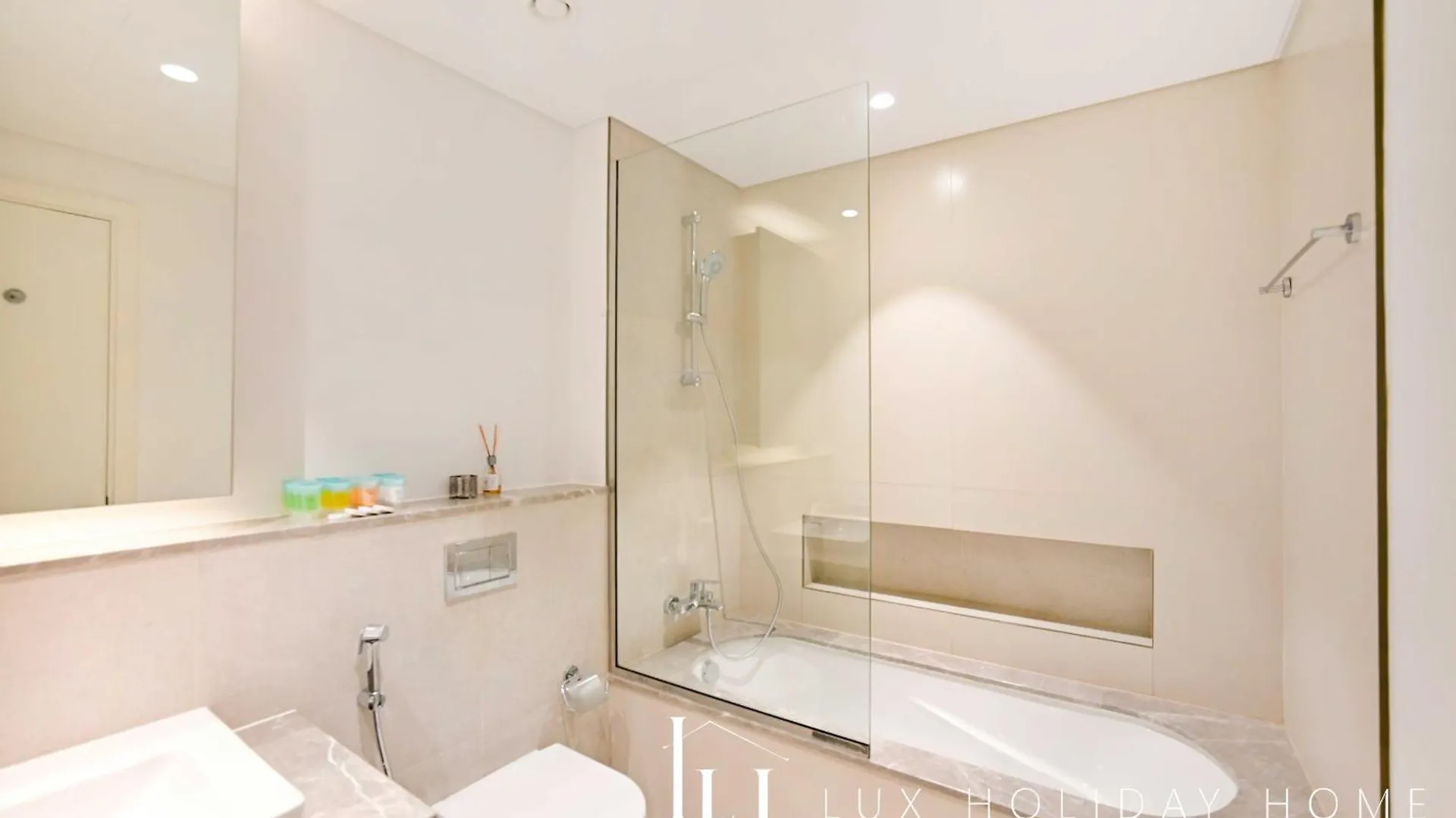Lux The Dubai Creek View Suite Apartment